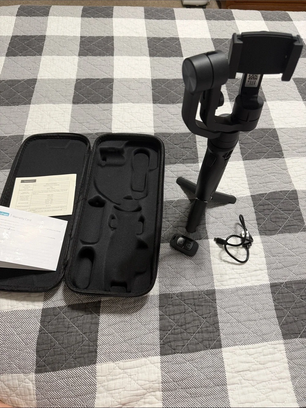 Hohem Black Handheld Smartphone Gimbal Stabilizer with Carry Case